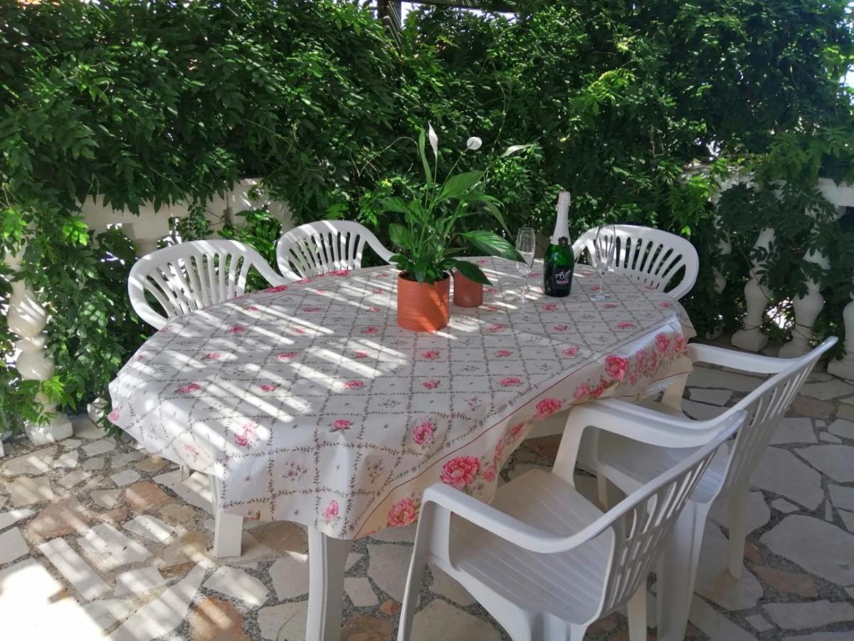 Apartmani Zmiric Primošten Екстериор снимка
