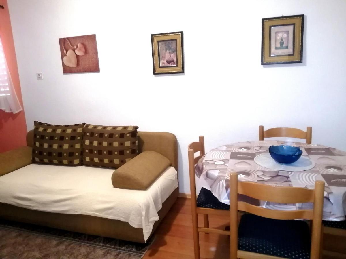 Apartmani Zmiric Primošten Екстериор снимка