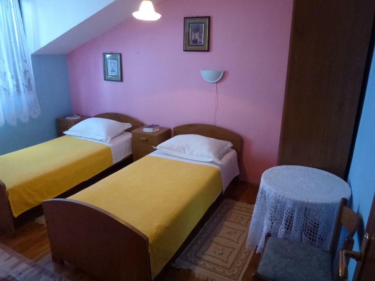 Apartmani Zmiric Primošten Екстериор снимка
